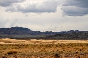 trekking-mongolia-group-horse-trekking-terelj-nationap-park-mongolia-horse-trails-mongolia-gobi-desert-khongor-sands-dunes